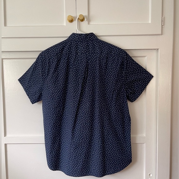 J Crew Men’s Short Sleeve Button Down Shirt - Picture 2 of 4